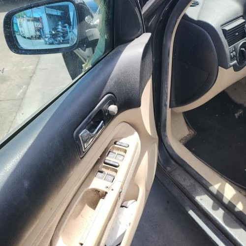 Vehicule-VOLKSWAGEN-GOLF-4-1999-c54eeffe7fd1a65cda5fb7a85274ee2036dfeda541c465504dbdb5eb9626f2ca_mtn.jpg
