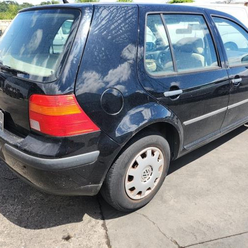 Vehicule-VOLKSWAGEN-GOLF-4-1999-49facceab9a1da44c41ab24864c2316bc97cb1fd1e8b1932dd14a760240cba2e_mtn.jpg
