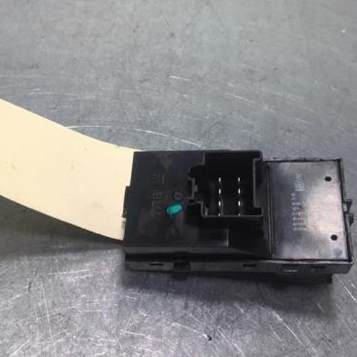 74072684-69ca270f-729f-40b2-9e07-35374a41f9ab-Piece-74072684-Interrupteur-de-leve-vitre-20830838-CHEVROLET-CRUZE-PHASE-1-16i-16V-9a95f8dfb2f4db302c81cca96a558a51cf0c345f0cd1861b5192a839613be380_m.jpg