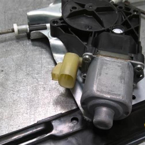 74072688-5a3dc24b-e6ad-43c4-a8c2-8aab12b37cab-Piece-74072688-Moteur-leve-vitre-avant-gauche-95174198-CHEVROLET-CRUZE-PHASE-1-16i-16V-5c0be70532548aaa3fb19b80f5b20d4af9db63f17fb1d1d5fc91bf7577b6231b_m.jpg