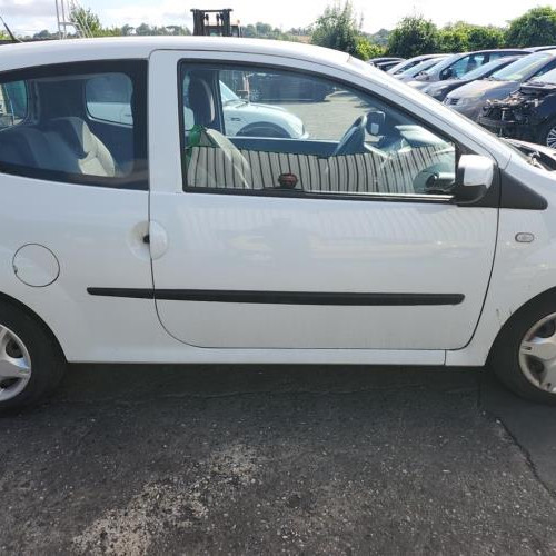 Vehicule-RENAULT-TWINGO-2-PHASE-1-2010-f31d3a7ef3952bca8ad2fcad62d1b99b9e0a592bb059e5a34b23e1acb5a37361_mtn.jpg