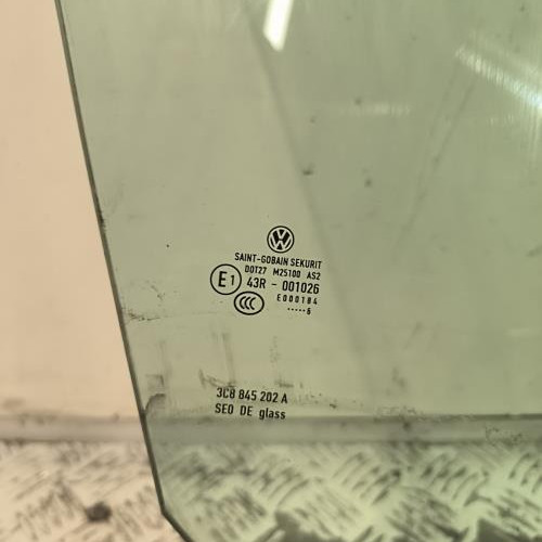 74147713-930af40e-11db-4174-bf5c-8e6a7f407a8c-Piece-Vitre-avant-droit-3C8845202A-VOLKSWAGEN-PASSAT-5-CC-COUPE-2b69cce6dc0d3e7e08c8206ec47071c4baf0d4df1ffe00b3ea46e8b3a8425522_m.jpg