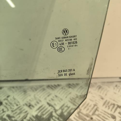 74147714-8bfb2031-4086-4fbc-b5d0-30325306b76d-Piece-Vitre-avant-gauche-3C8845201A-VOLKSWAGEN-PASSAT-5-CC-COUPE-f7d874029e407d36d8f67737a3d47312cc80974d353eba432ad2c760c3a4199d_m.jpg