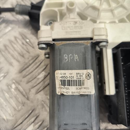 74147858-6f09f749-2d21-45e9-8a66-f568ebf71a22-Piece-Moteur-leve-vitre-avant-droit-1T0959702LZ0V-VOLKSWAGEN-PASSAT-5-CC-COUPE-ce4bff661c2de1b2b7255488fb2a6c18ca0af100d130ea94c8eae0dc36719489_m.jpg