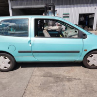 Vehicule-RENAULT-TWINGO-1-PHASE-2-2000-a9ccf66559b255b2632fed4572a83fd572ea0f2666a44d2db66b93639e5f2259_mtn.jpg