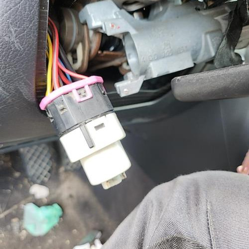 Vehicule-AUDI-A4-1-PHASE-1-1996-a181f5f3740d6941ea73f64eebeee0e1ed6e41ea3607d8b99d8c502ed88d6fd9_mtn.jpg