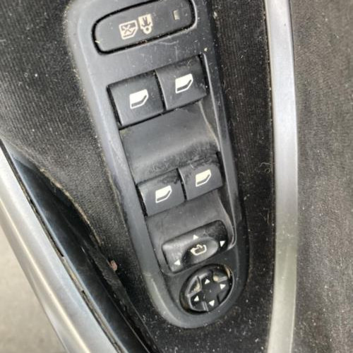 Vehicule-CITROEN-C5-2--8b2006dfa3bf771e71afce8ac60e6d3d72277ff55d9ebf5cf917683b8b659a69_mtn.jpg