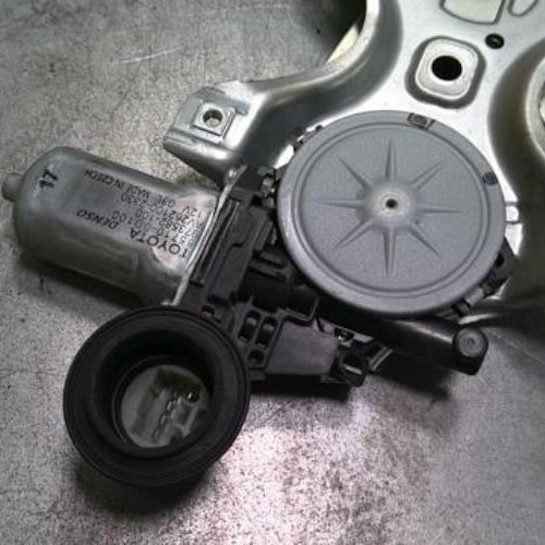 74724602-c3fb592b-7c0c-4e33-92bd-9d8c87389e15-Piece-74724602-Moteur-leve-vitre-avant-droit-973582100-TOYOTA-YARIS-2-PHASE-1-14-D4D-8V-TURBO-0873a218fd75541934e3bccc3772a7d83df3bbe947b1b68616790bbe44bdc4db_m.jpg