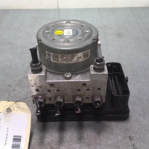 Vehicule-SEAT-LEON-3-ST-PHASE-1-BREAK-2016-c284cf258f6f570b69aeba8a54f2900f030a72806dd71581c06ef9c2dd28ea72_mtn.jpg