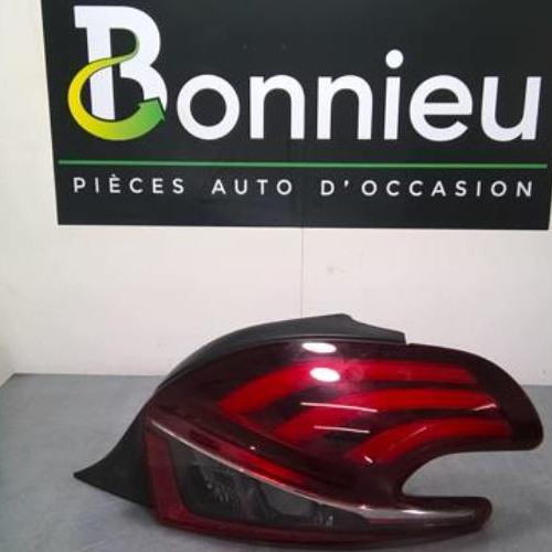 74850104-cf69e4d1-0644-439d-8f97-eadf4141011e-Piece-74850104-Feu-arriere-principal-droit-9825601180-PEUGEOT-208-1-PHASE-2-16-BLUE-HDI-8V-TURBO-153eaf25b76c970599ee56e200e2a29d47c4de65096ab39e391843bd63ed05b6_m.jpg