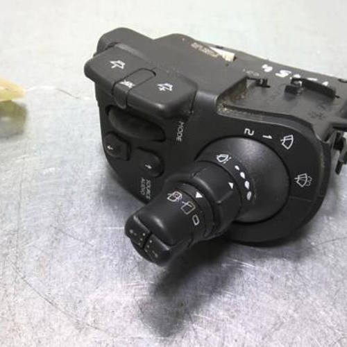 Vehicule-RENAULT-CLIO-3-PHASE-1-2006-6acc377a9bc03ea3137c1868bc02dd957e233b927aabeef0bfb05d25a5a7058f_mtn.jpg