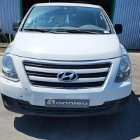 Vehicule-HYUNDAI-H1-2-STAREX-2013-d37f3187d9fcce0d06faa54e34afa4fab18d36c194121533670af2a1f0752c7c_mtn.jpg