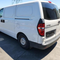 Vehicule-HYUNDAI-H1-2-STAREX-2013-d2eea867841219f211e839eb1a601e7a23936a465d6ad4413bab229e753f0470_mtn.jpg