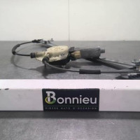 75239236-4d476e46-f335-4869-aa4b-7de226481625-Piece-75239236-Moteur-leve-vitre-avant-gauche-988104H115-HYUNDAI-H1-2-STAREX-25-CRDI-16V-TURBO-892b32f8f24a12125b38ae84deec6c8f0285173dfeafc1bbde196b429b1eda56_m.jpg