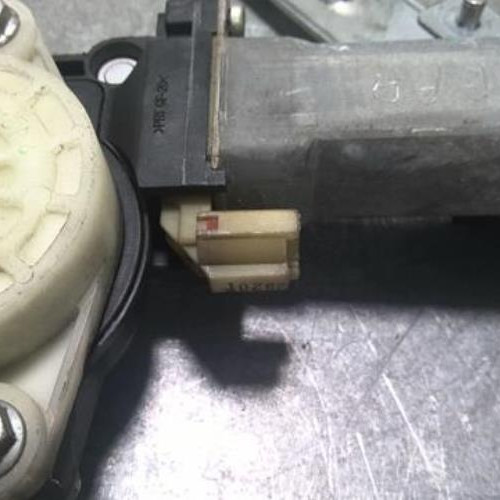 75239236-4814a187-543b-4fb7-a6d7-7dd8f2328632-Piece-75239236-Moteur-leve-vitre-avant-gauche-988104H115-HYUNDAI-H1-2-STAREX-25-CRDI-16V-TURBO-8b05b5b7acc43cd1bfbd9b577136e6fa92ed8fac4738c81a4b738764e3b35171_m.jpg