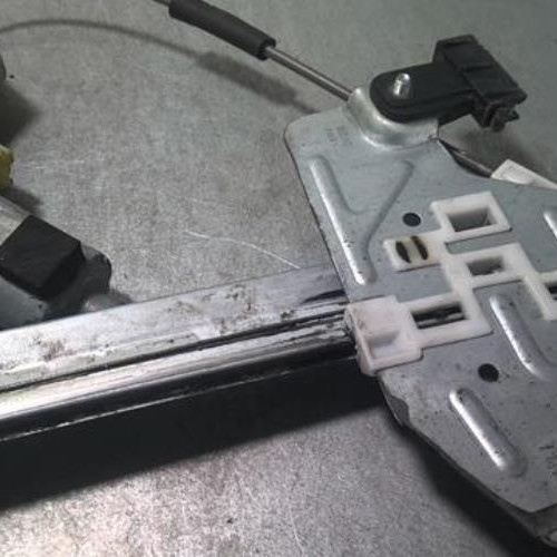 75239236-969f0e0b-71c0-4f2e-bdf6-9007964fd26d-Piece-75239236-Moteur-leve-vitre-avant-gauche-988104H115-HYUNDAI-H1-2-STAREX-25-CRDI-16V-TURBO-74e7906a3e6570d7f2f080c48804cbd307cfc9eb2a3dc610bbe1c51e8d47f2a4_m.jpg