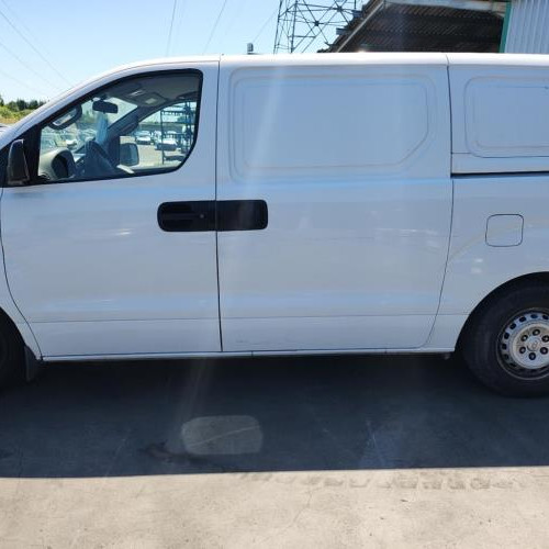 Vehicule-HYUNDAI-H1-2-STAREX-2013-357b4058514b99de6e529a93cc8b744135bcb6b48fda00c9aa698b5b0e7b8727_mtn.jpg