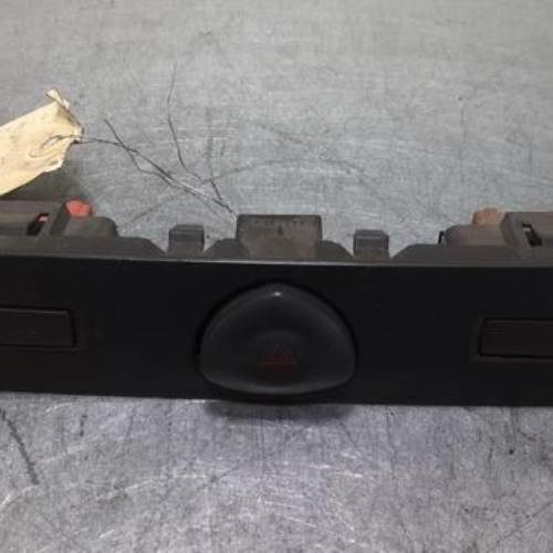 75530132-42a84b14-d565-4f64-8476-25602bb89ad9-Piece-75530132-Bouton-de-warning-RENAULT-CLIO-2-PHASE-2-15-DCI-8V-TURBO-be1d6755ba17e16a264a47b7bc552bb2d1b6571467d6455870925536ca8d781e_m.jpg