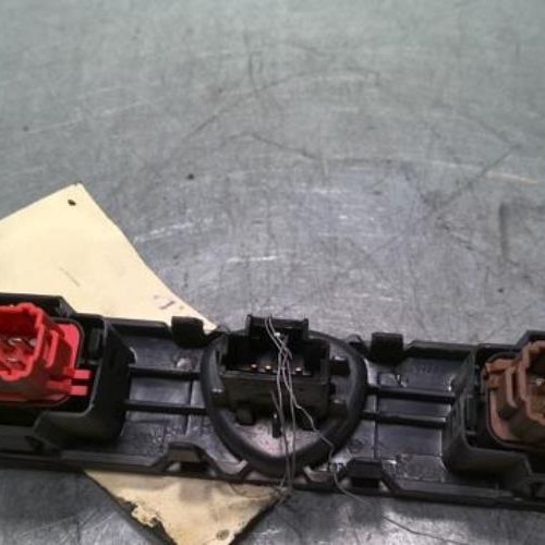 75530132-ca038ff3-ea80-4d7e-92f0-2cf3ca803712-Piece-75530132-Bouton-de-warning-RENAULT-CLIO-2-PHASE-2-15-DCI-8V-TURBO-72d65eb57f167c9bf61329f4303038c12ed573d7811ac75f4e7251103b216834_m.jpg