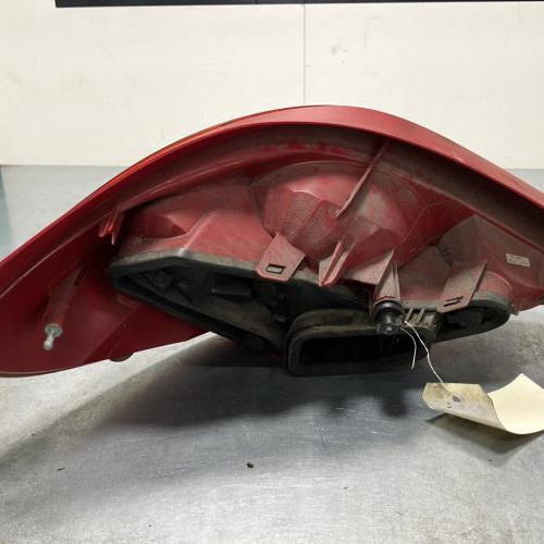 75847786-704e36f6-ecbe-45f4-bfcc-49fe2f2ea4bb-Piece-Feu-arriere-principal-droit-feux-6351CE-PEUGEOT-207-PHASE-1-CABRIOLET-2489e05742a6894c950616366698734573519c94be9cb7e6c4a95d632879e10a_m.jpg