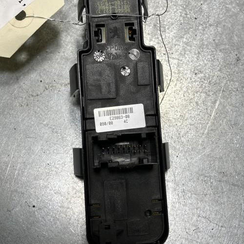 75847847-e56ed89f-9906-4bef-9963-1b1da6a54066-Piece-Interrupteur-de-leve-vitre-6554QA-PEUGEOT-207-PHASE-1-CABRIOLET-40055b532bd48d46589c34229fe54d554c88f37fac517ad0d46928add7afbde0_m.jpg