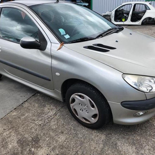 Vehicule-PEUGEOT-206-PHASE-2-2003-e0b8cd0b344162e83c253f735ad254fe70b24f64093bb24e61d2a901110e4cf7_mtn.jpg