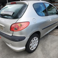 Vehicule-PEUGEOT-206-PHASE-2-2003-8e8b5065574693f02e9f4f1b8bcbb021e4b569420f2e5d4b7356b4ae9263e30b_mtn.jpg