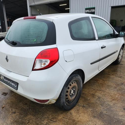 Vehicule-RENAULT-CLIO%25203%2520PHASE%25202-2010-09cdd5b07a96a559e434cd03f32f123665d77ffcbf339c7ef884a0f9d9f121c6_m.jpg