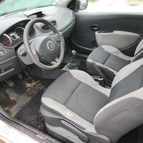 Vehicule-RENAULT-CLIO%25203%2520PHASE%25202-2010-93633d4c4fc7a8c2f391946c91a2931bae4b9d44ed634d3f03bf11a9baf23104_m.jpg
