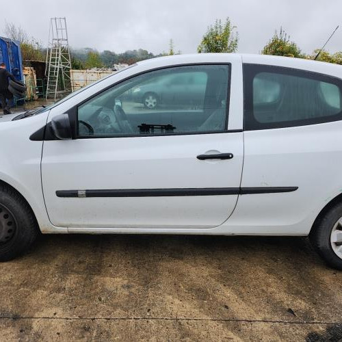 Vehicule-RENAULT-CLIO%25203%2520PHASE%25202-2010-934d2f1f9252582843d8872e5b629f1c60d9da62857a7492bbf49a9c62a05df5_m.jpg