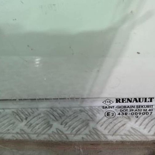 76306031-ce9028f4-d4d5-44bc-90da-f80203d0ae53-Piece-76306031-Vitre-avant-gauche-8200427619-RENAULT-CLIO-3-PHASE-2-15-DCI-8V-TURBO-8bf1e1992a8ef2abaf3fc4b564cc33594dff36a26c005a1f9e14a2345f4e7a6b_m.jpg