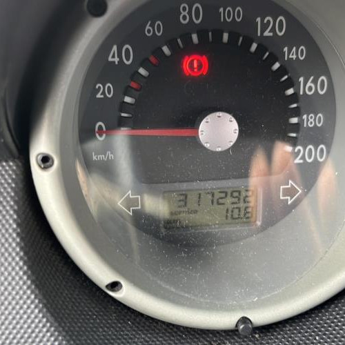 Vehicule-VOLKSWAGEN-LUPO-2000-47e86cc87b595f11c668cacd71ae61aca1338ce1d9466973a05ee48fb619e19c_mtn.jpg