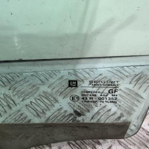 76914452-aebebc86-adba-49d0-8b9d-4e3d36110af7-Piece-76914452-Vitre-avant-gauche-90388837-OPEL-CORSA-B-PHASE-1-12i-8V-c573e7a719a2ec9a93aeb3af2f92ac3ce389d92427637c538cf3eced40384377_m.jpg