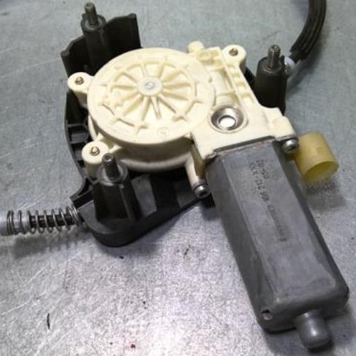 Moteur leve vitre avant droit