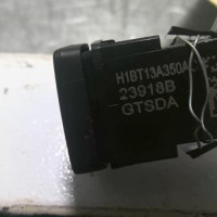 77110964-8cc215e4-f541-45e6-97e8-cb3d4664072e-Piece-77110964-Bouton-de-warning-2138214-FORD-FIESTA-7-PHASE-1-10i-12V-TURBO-422f6e4671aac29436191d16a5dcb18df0425c58510b85a97f82a1939b4d54a7_m.jpg