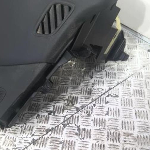 77110987-93a7cf8c-2a1b-42ff-bb40-9c839e90fb56-Piece-77110987-Planche-de-bord-complete-2552342-FORD-FIESTA-7-PHASE-1-10i-12V-TURBO-57b6992c44f28072b50a37af162b0180af50f8ea49202de4f406fabf02d4078f_m.jpg