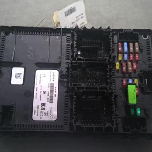 77111519-de3e1819-e522-4a9d-9c83-727a2eb10340-Piece-77111519-Boitier-UCH-2424459-FORD-FIESTA-7-PHASE-1-10i-12V-TURBO-084e762778ca9f74ade1d1ae53290c35211febf7179d1589525319d80c0566f0_m.jpg