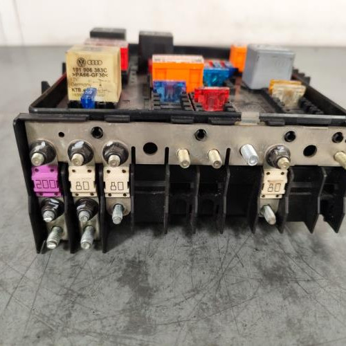 77635437-1c6240c1-8222-432a-a975-0e7d7680f005-Piece-Boitier-UCH-1K0937124H-AUDI-A3-2-PHASE-1-36df3f7345704e980f22203d9bc6c4bb2a7ee7760fa86ccf20299fbb5b21b804_m.jpg