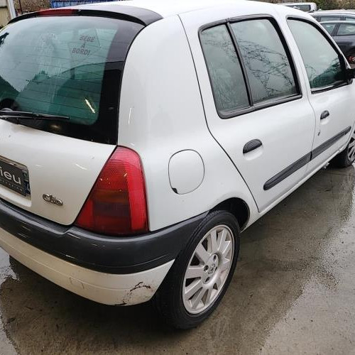 Vehicule-RENAULT-CLIO-2-PHASE-1-2001-9802330393fe43c97b6434a61aca606f162efdeecfb9f66ff975a8b1f9d1cf22_mtn.jpg