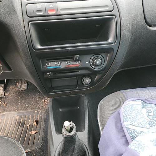 Vehicule-CITROEN-SAXO-PHASE-1-2000-9ec6e3ad922c4195c04b8ab476ece6c3cf087088c856649866bf5b94e8ffb6ed_mtn.jpg