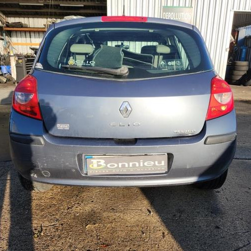 Vehicule-RENAULT-CLIO-3-PHASE-1-2006-1f2ce9c755e38ca82b56fe0733dc5fcd2224ed2f1d47badc2325aa91980a18d8_mtn.jpg