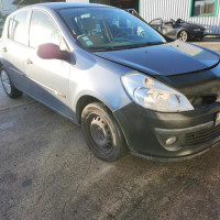 Vehicule-RENAULT-CLIO-3-PHASE-1-2006-120ef744767ac728c52d26b872c44c51ad06562ab2d1861033246af25ea90c6f_mtn.jpg