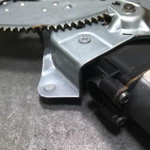 Moteur leve vitre avant droit