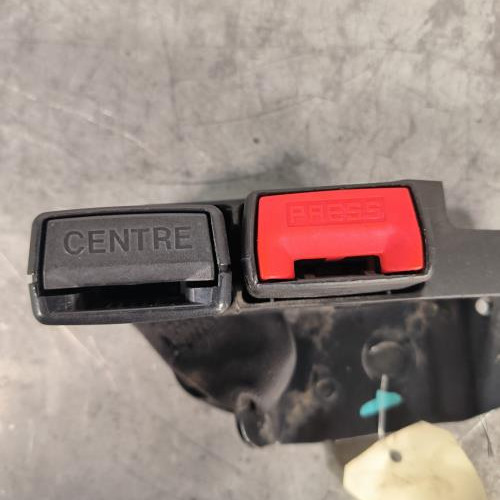 79831456-f9c86fef-8184-486a-a114-87a5c32a39ff-Piece-Attache-ceinture-arriere-gauche-8200684024-RENAULT-CLIO-3-PHASE-1-e4161aad8b6bf62a0291d2c359876f44a06cd7006f9532c7ac44b36f715f7ede_m.jpg