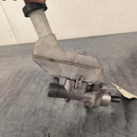 79831670-2c6de31c-deb3-48b0-b524-6b3a408b598b-Piece-Maitre-cylindre-freinage-7701209308-RENAULT-CLIO-3-PHASE-1-20df31db5ad9cc42420accf357262285e7aaef3fffc7b77d8ec41c4cb27ce236_m.jpg