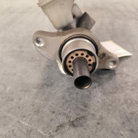 79831670-d1e37bb0-6580-4cbf-be22-c90558a7b1d9-Piece-Maitre-cylindre-freinage-7701209308-RENAULT-CLIO-3-PHASE-1-fb5aa539841a669391fdaf774668a390c39d0948f579f82c5174e2ed29923e18_m.jpg