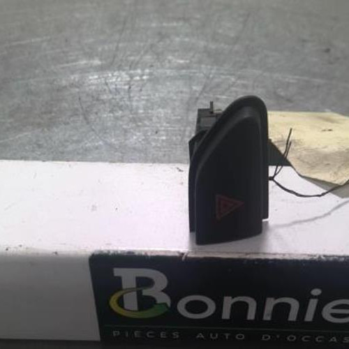 79836893-7b86d2fc-db7b-4cef-af80-edd7c8bc4ac8-Piece-79836893-Bouton-de-warning-252907372R-RENAULT-CLIO-4-PHASE-1-15-DCI-8V-TURBO-17ce74a2e48138e48645e90b8d18ded2dfa5fa013bdcd5550658509982e5cf00_m.jpg