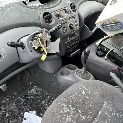 Vehicule-TOYOTA-YARIS-1-PHASE-1-2001-4a118ea3a21712f4860e98acd49613e95f59a0ee528da70bf3cd009467748ee6_mtn.jpg
