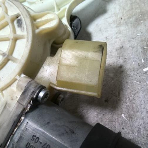 80506265-b2ea3754-9307-4d1f-aaa5-89eeb3bb63a7-Piece-80506265-Moteur-leve-vitre-avant-gauche-67626981142-BMW-SERIE-5-E60-PHASE-2-523i-25i-24V-L6-45bf28891b70ad5df01b068119940f7a3021e6df6b949bf5b1243c9d7d450cbd_m.jpg