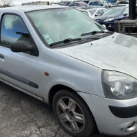 Vehicule-RENAULT-CLIO-2-PHASE-2-2004-54e052df8e06ddccf04b7175a2e608191dbfb40f0b8add15801b39d61fde15b0_mtn.jpg